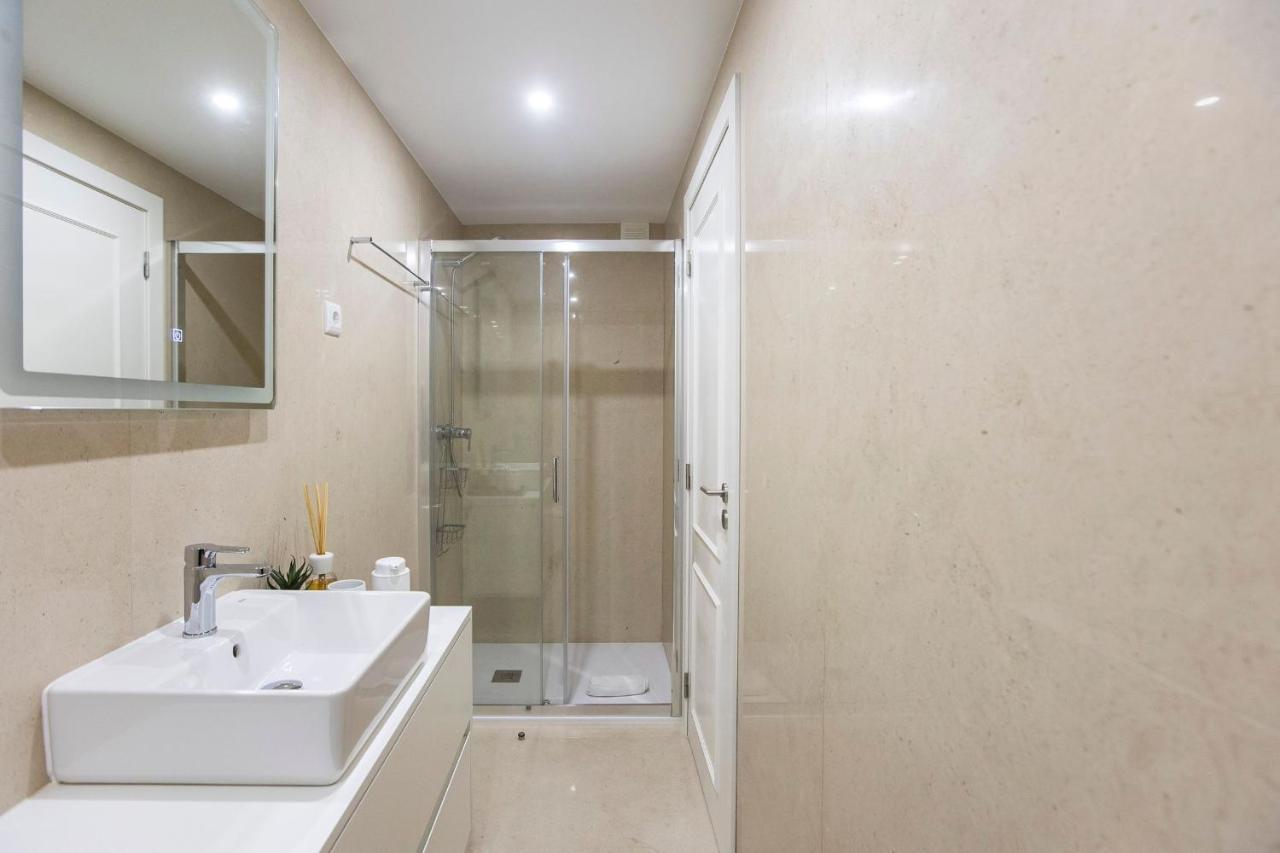 City Center 2Br Flat W/ Ac By Lovelystay Porto Buitenkant foto